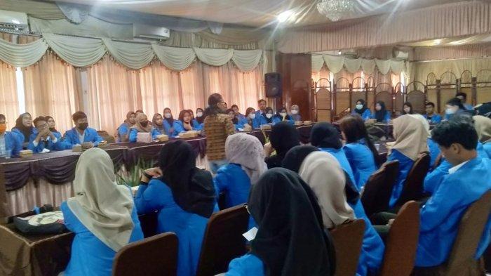 Pelatihan wawancara untuk bekerja diikuti para mahasiswa S1 STIE Indonesia program studi Manajemen dan Akuntansi yang hampir yudisium.