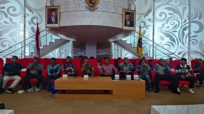 Pemerintah Kabupaten Banjar melalui Dinas Komunikasi, Informasi, Statistik dan Persandian (DIKSP) Kabupaten Banjar, Kalimantan Selatan menimba ilmu berkait penyebaran informasi daerah ke Dinas Komunikasi dan Informasi Kabupaten Badung, Provinsi Bali, Kamis (30/11/2023).