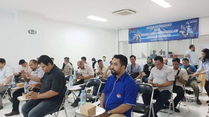 Peserta pertemuan, dihadiri media dan mitra, di Kantor Yamaha, Jalan A Yani Km2, Kota Banjarmasin, Senin (11/9/2023).