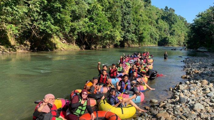 River tubing Amandit, menjadi salah satu wisata favorit pengujung selain bamboo rafting