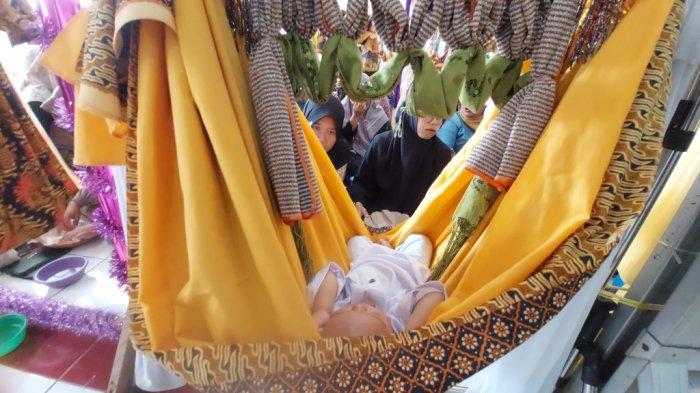 SUASANA Baayun Maulid di Masjid Fastabiqul Khairat Desa Tabanio, Rabu (27/9) pagi.