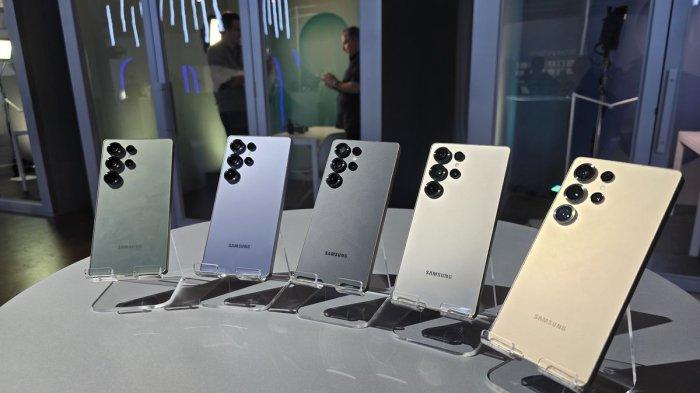 Samsung Galaxy S25 Ultra hadir dalam varian warna utama Titanium Silverblue (biru), Titanium Black (hitam), Titanium Whitesilver (putih), dan Titanium Gray (abu-abu). Warna spesial untuk Samsung S25 Ultra, yaitu Pink Gold (emas dengan hint pink), Jetblack, dan Jade Green (hijau).