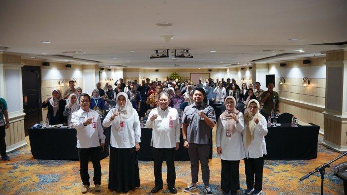 FOTOBERSAMA - PESERTA kegiatan Dialog Sosial BPJS Ketenagakerjaan di Hotel Grand Qin Banjarbaru, Rabu (28/5/2025) kemarin