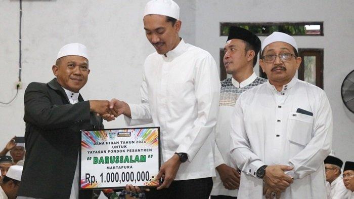Suasana Bupati Banjar, H Saidi Mansyur melalukan Safari Ramadan hari pertama di Cindai Alus.