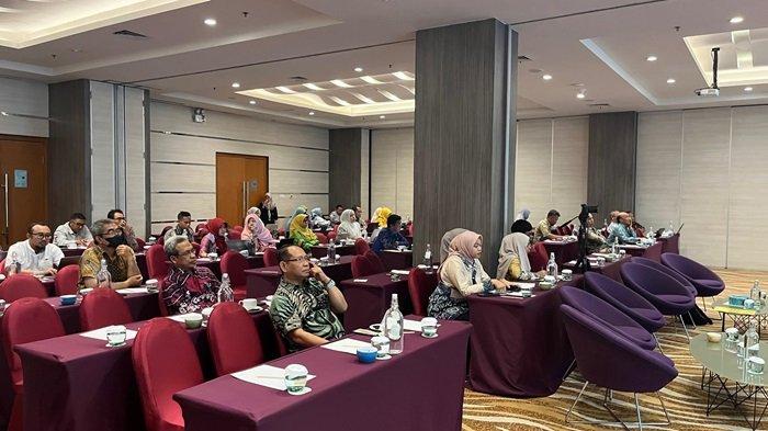 Suasana Focus Group Discussion (FGD) yang berlangsung membahas regulasi terkait royalti atas produk inovasi para peneliti, Kamis (27/6/2024).