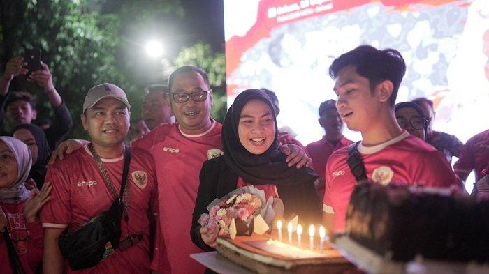 Suasana gelaran nonton bareng (Nobar) Timnas Indonesia kontra Australia dalam kualifikasi putaran ketiga Piala Dunia 2026 di Rumah Pemenangan Lisa-Wartono, Selasa (10/9/2024) malam.