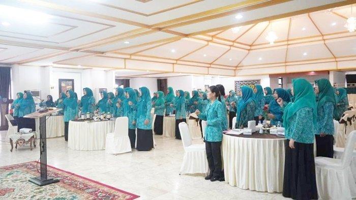 Suasana pembuka Latihan Pengelolaan Program dan Penyuluh Pemberdayaan dan Kesejahteraan Keluarga (LP3PKK) Kabupaten Hulu Sungai Selatan, Jumat (24/11/2023).