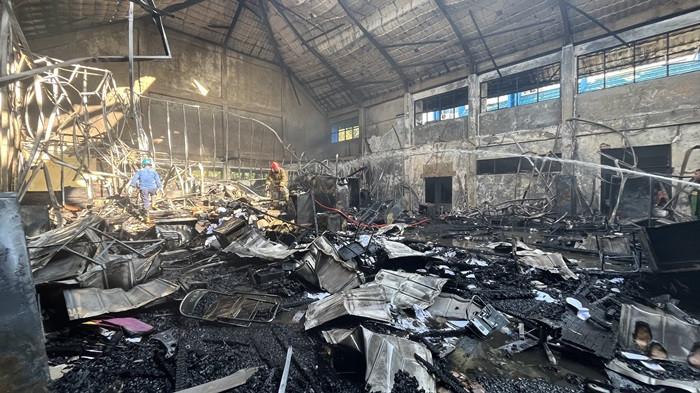 TINGGAL PUING- Suasana pagi di Universitas Lambung Mangkurat (ULM) mendadak mencekam setelah api melalap gedung rektorat kampus yang berlokasi di Jalan Brigjen H Hasan Basri, Kayutangi. Senin (28/7/2025) sekitar pukul 06.38 Wita