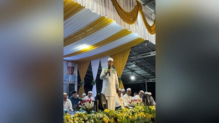 Ustaz Das’ad Latif mengomentari soal polemik boleh tidaknya perempuan memimpin suatu daerah.  Hal itu dia sampaikan dalam tausiahnya di Safari Maulid hari keempat yang digelar Yayasan Abdul Aziz Halaby di Jalan Kelapa Gading RT 04 RW 01, Sabtu (05/10/2024) malam.