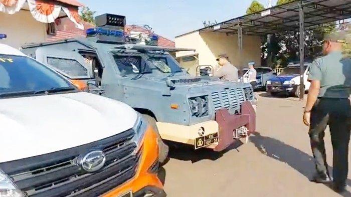 Wakil Kepala Polres Tanah Laut (Tala), Kompol M Irfan, memeriksa kendaraan untuk Operasi Zebra Intan, Senin (4/9/2023) pagi.