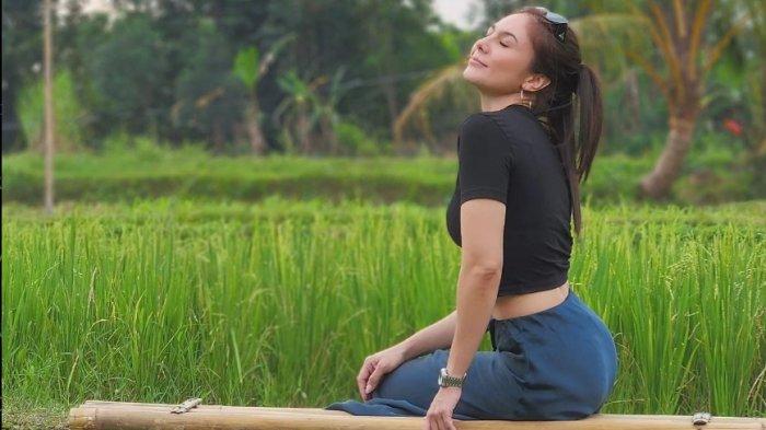 AWET MUDA - Aktris Wulan Guritno (arsip instagram 2024).