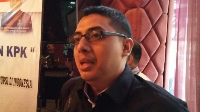 Direktur Pusat Kajian Antikorupsi (Pukat) UGM Zainal Arifin Mochtar, seusai menjadi narasumber dalam diskusi di Kuningan, Jakarta Selatan, Selasa (15/9/2015).