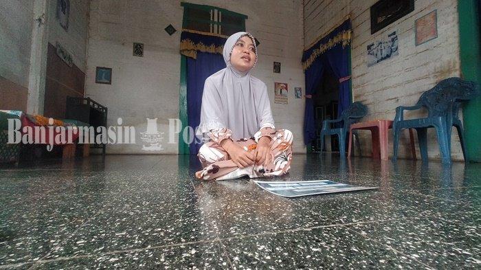 Lantainya Keramik rumah batu membuat dingin bangunan cagar budaya ini.