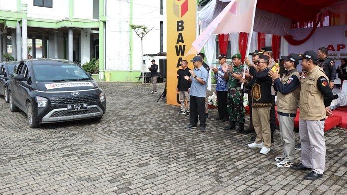 Pelepasan patroli penertiban APK oleh Bawaslu Tapin usai apel siaga pengamanan Pemilu 2024 bersama Bawaslu