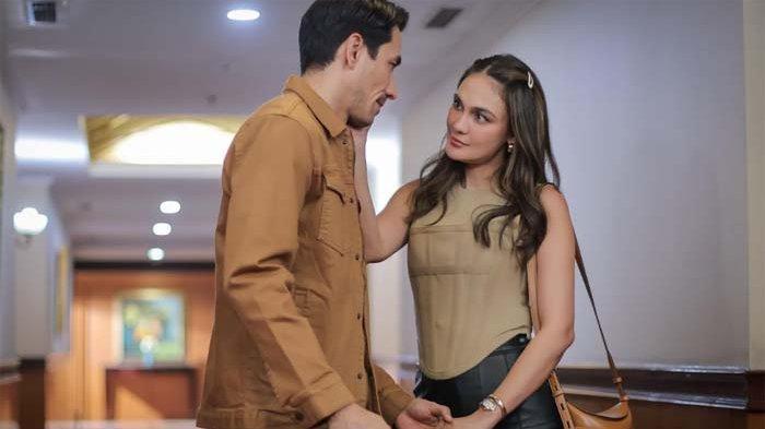 Cuplikan adegan Luna Maya bersama dengan Darius Sinathrya dalam series 'Main Api' yang sudah tayang secara streaming