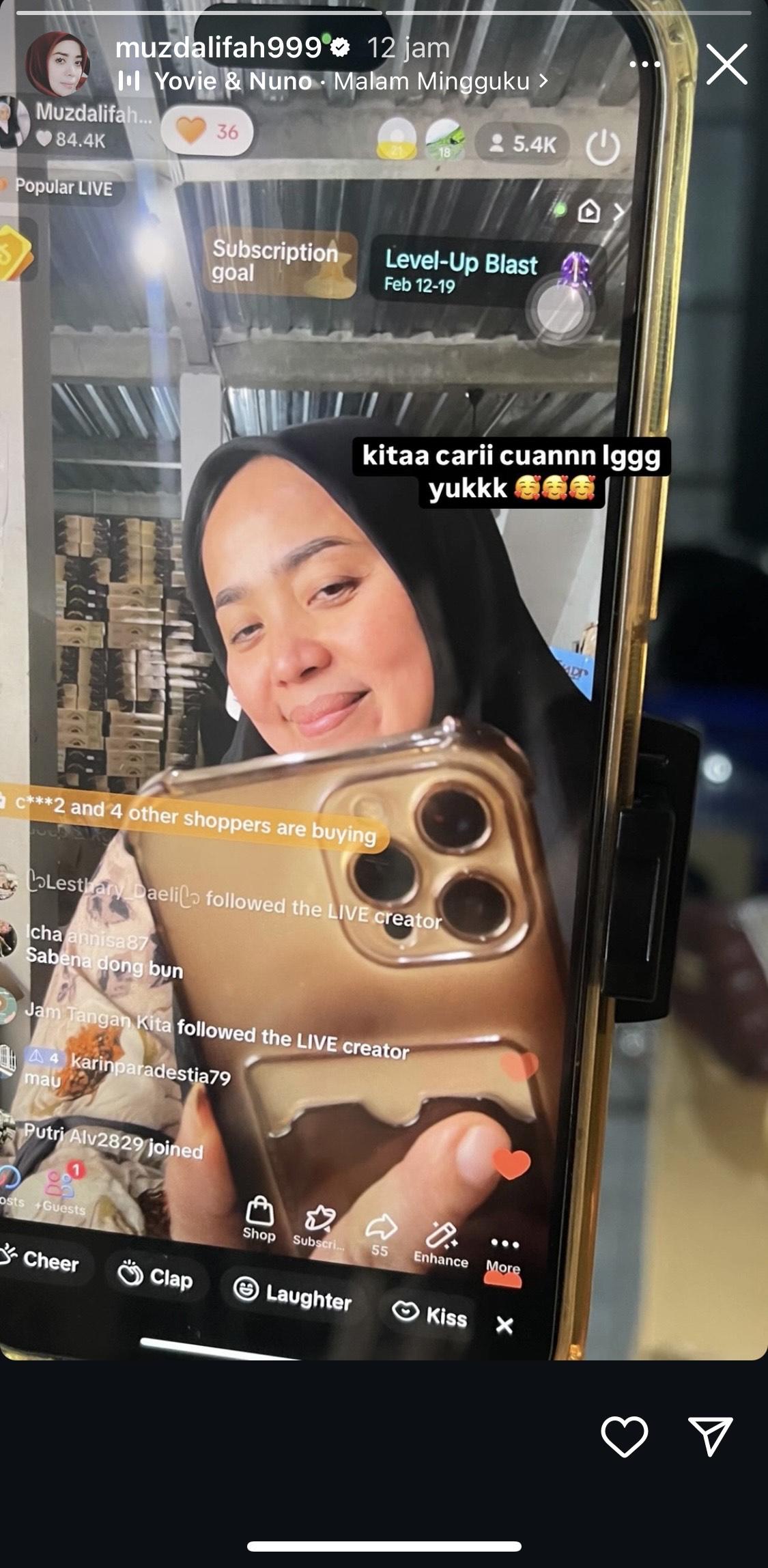 Muzdalifah jualan hingga larut malam demi raih keuntungan fantastis, 15 Februari 2025.