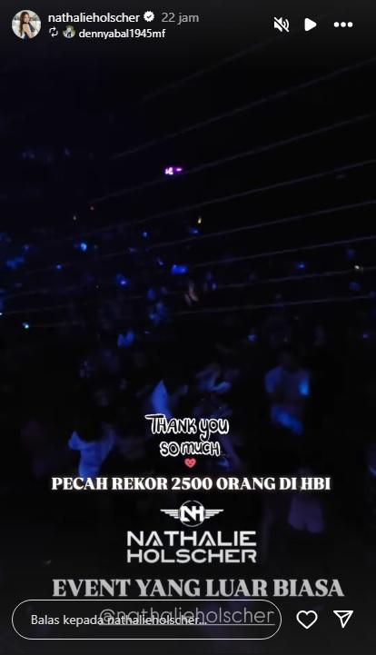 Nathalie Holscher pamer jumlah penonton di Banjarmasin.