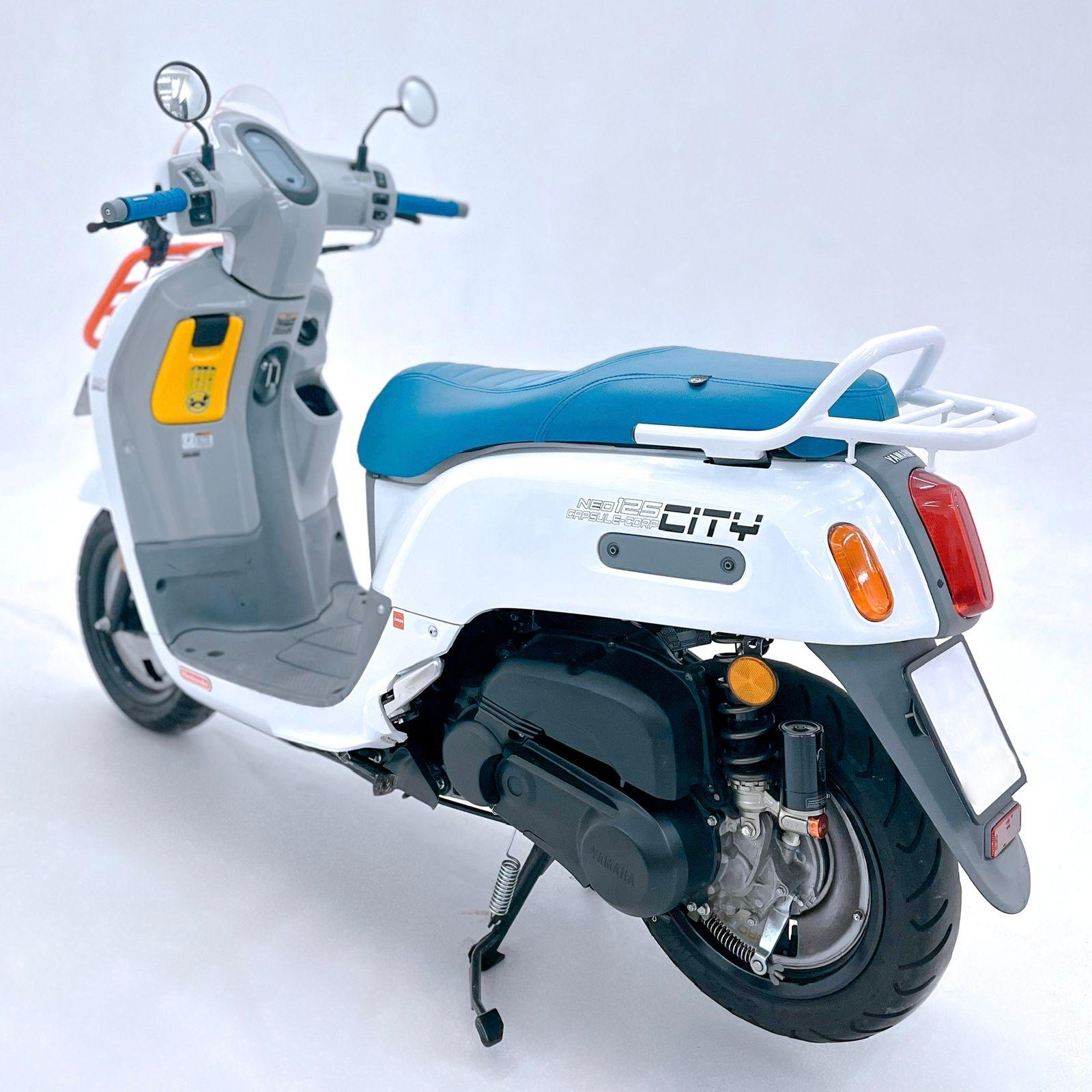 Salah satu modifikasi* datang dari pengguna Yamaha FAZZIO HYBRID NEO yang berasal dari Kota Kembang, Bandung. Terinspirasi dari anime & manga Jepang terkenal Dragon Ball, FAZZIO HYBRID milik Doni ini berhasil tampil stylish dan unik berkat modifikasi yang terkonsep dengan baik.