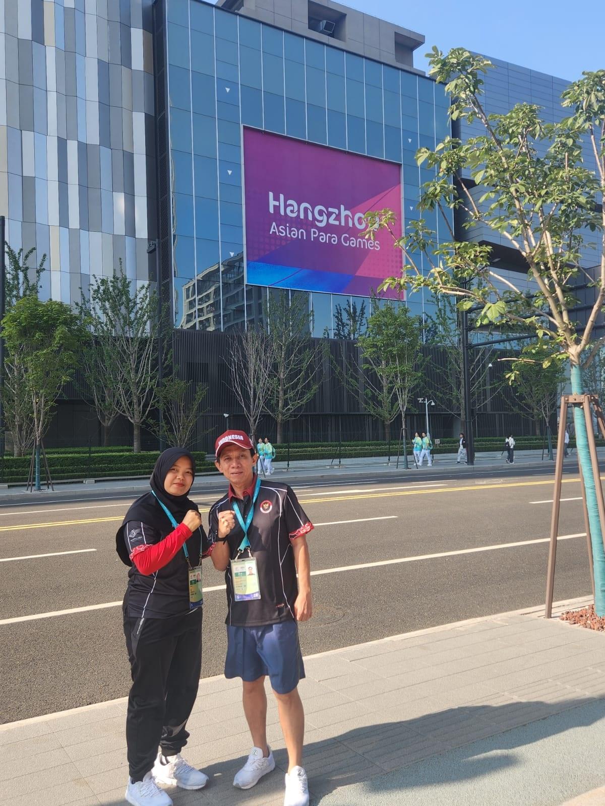 Kontingen Indonesia asal Kalimantan Selatan, dr Ferry Kustono dan Triyanti yang tengah bersiap mengikuti Asian Para Games 2023 di Beijing, China, memuji fasilitas kampung atlet yang disediakan oleh tuan rumah.