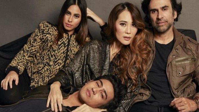 POTRET KELUARGA - Potret keluarga aktor senior Jeremy Thomas (arsip instagram 2022).