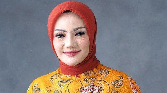 Yuk intip harta kekayaan Adde Rosi Khoernisa yang diberpeluang maju sebagai calon Bupati Pandeglang di Pilkada 2024.