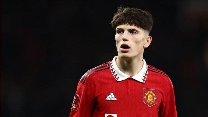Alejandro Garnacho memberikan reaksi saat mengetahui nomor peninggalan Cristiano Ronaldo kepada Mason Mount oleh Manchester United.
