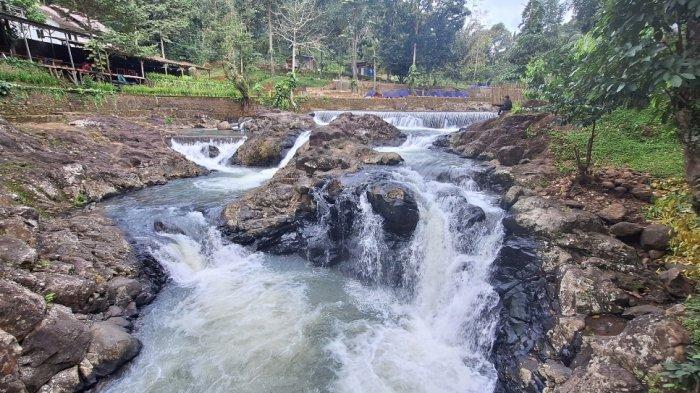 Potret Curug Leuwi Bumi di Mandalawangi, Kabupaten Pandeglang, Provinsi Banten, Jumat 12 Februari 2025.
