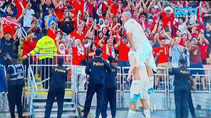 Bermain di Stadion King Abdillah Sports City, Jeddah, skuad garuda berhasil unggul 1-0 atas tim tuan rumah Arab Saudi, lewat gol yang dicetak oleh S. Walsh pada menit ke-19.
