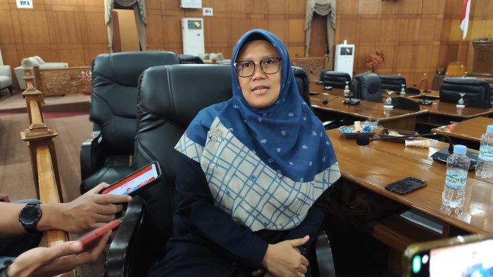Ketua MPD PKS Cilegon Nurrotul Uyun saat di gedung DPRD Cilegon, Senin (20/5/2024).