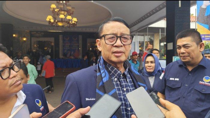 Ketua DPW NasDem Provinsi Banten, Wahidin saat menjawab pertanyaan awak media, Sabtu (10/8/2024).