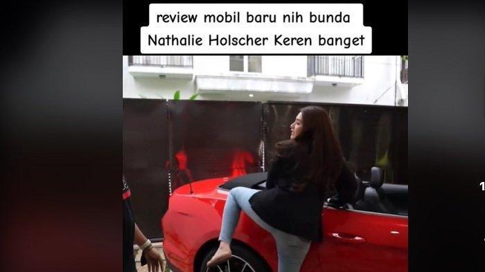 Nathalie Holscher Pamer Mobil Mewah Baru