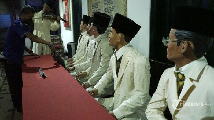 Siapa yang membuat dan menyusun teks Pumpah Pemuda? Berikut ini daftar nama tokoh yang membuat dan menyusun teks Pumpah Pemuda.