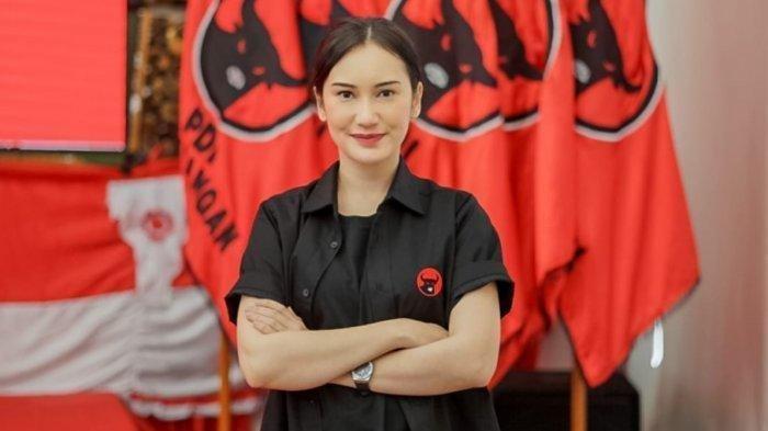 Putri Ayu Anisya merupakan kader muda Partai Demokrasi Inonesia Perjuangan (PDIP) yang disiapkan untuk maju jadi calon Wali Kota Tangerang Selatan 2024.