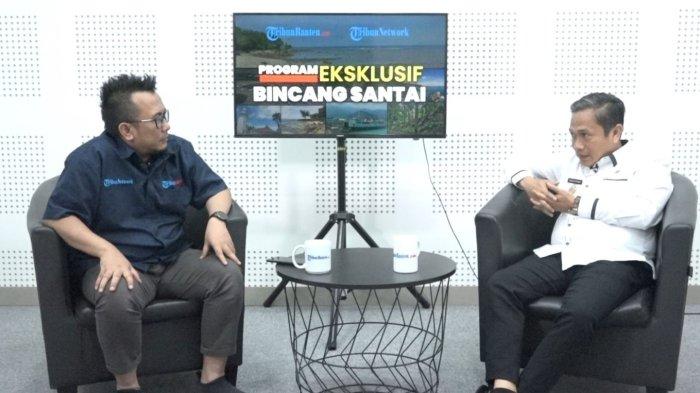 Wakil Wali Kota Serang, Subadri Ushuludin dan Manager Konten TribunBanten.com Agung Yulianto Wibowo saat berbincang, Rabu (30/8/2023).