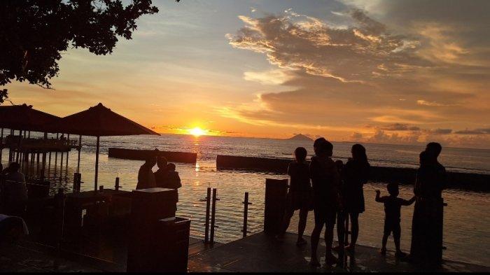 Keindahan sunset di Pantai Anyer.