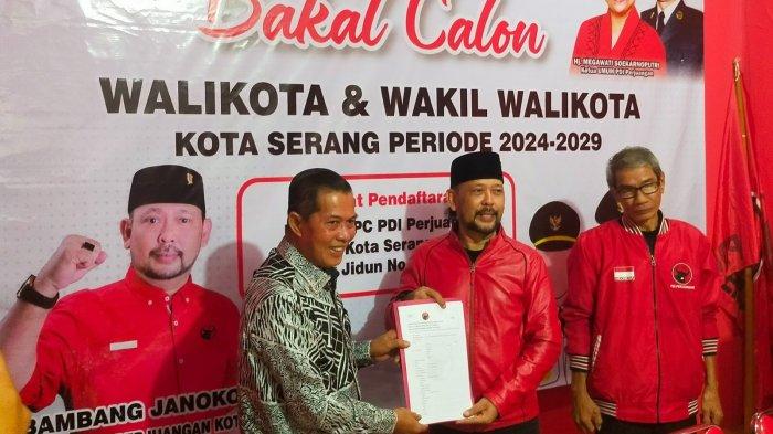 Syafrudin daftar penjararingan Calon Wali Kota Serang 2024 di Partai Demokrasi Indonesia Perjuangan (PDIP) Kota Serang, Rabu (17/4/2024).