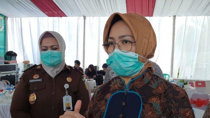 Wali Kota Tangerang Selatan Airin Rachmi Diany saat diwawancarai usai menghadiri peresmian Kampung Jawara di Kampung Margajaya, Kecamatan Serpong Utara, Tangerang Selatan, Kamis (9/7/2020).