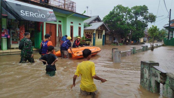 Sebanyak 451 rumah di Kecamatan Padarincang, Kabupaten Serang, terendam banjir akibat curah hujan tinggi.