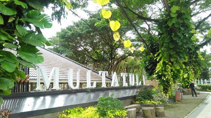 Museum Multatuli terletak di jalan Alun-Alun Timur No. 8 Rangkasbitung, Kabupaten Lebak, Banten.