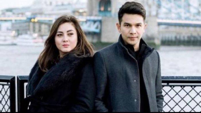 Jonathan Frizzy dan Dhena Devanka