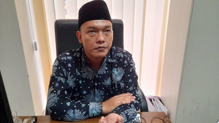 Komisioner KPU Kota Tangerang Selatan Divisi Program Data dan Perencanaan Ajat Sudrajat di Kantor KPU Kota Tangsel, Jalan Raya Serpong, Senin (7/12/2020).