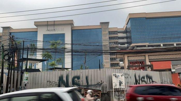 Manajemen menelusuri penyebab bentrokan antar kelompok mahasiswa di Unpam. Foto: Gedung Universitas Pamulang yang berada di Jalan Puspiptek Raya, Buaran, Serpong, Kota Tangsel