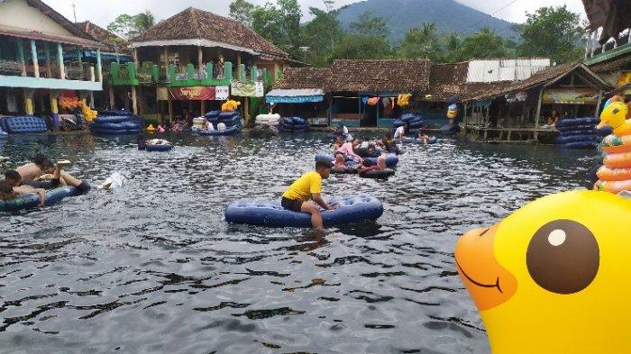 Pemandian Alam Cikoromoy di Pandeglang, Banten
