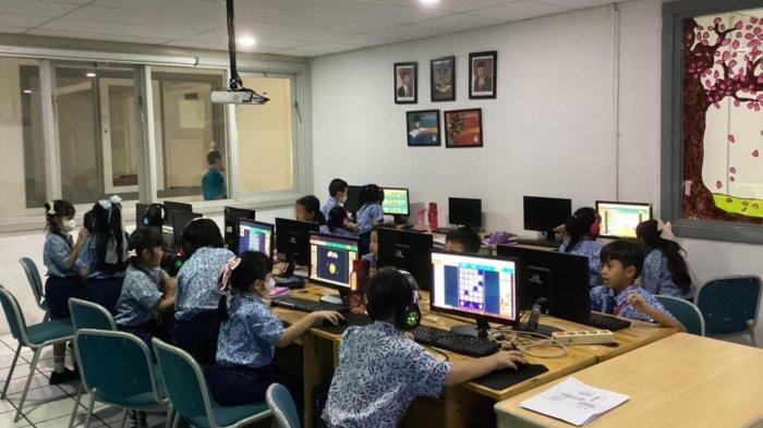SMP SIS Cilegon bakal difasilitasi research hub, sebuah laboratorium komputer yang dirancang untuk eksplorasi teknologi dan pengembangan literasi digital.