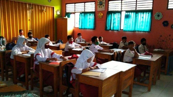 Suasana belajar di SDN Kedaleman 1 Kota Cilegon.