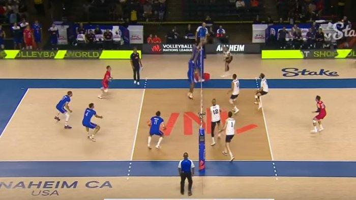 Tim voli putra Prancis akan menghadapi Amerika Serikat (USA) di babak perempat final VNL 2023. Cek prediksi susunan pemain dan link live streaming