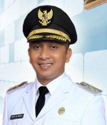 Tanto Warsono Arban dikabarkan tidak siang untuk maju sebagai calon Bupati Pandeglang di Pilkada 2024. Lantas berapa total harta kekayaannya.