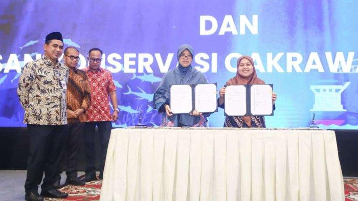 KERJA SAMA - Wakil Gubernur Jawa Tengah, Taj Yasin memberikan keterangan usai Rapat Kerja Teknis Direktorat Jenderal Penataan Ruang Laut bertajuk 'Tata Ruang Laut untuk Ekonomi Biru Menuju Indonesia Emas' di Hotel Borobudur, Jakarta, Selasa (15/7/2025). MoU penataan pesisir ini menjadi bagian dari Proyek Strategis Nasional (PSN). Nilai investasinya mencapai Rp114 triliun.