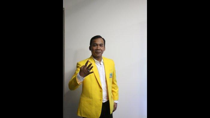 Ketua Harian DPD Golkar Jateng, Wihaji memberikan pernyataan terkait kedekatan kader Golkar yang juga Bupati Kendal, Dico dengan Wali Kota Solo, Gibran Rakabuming Raka. Kedekatan keduanya dikaitkan dengan pemiliha Gubernur Jateng pada Pemilu 2024 mendatang.