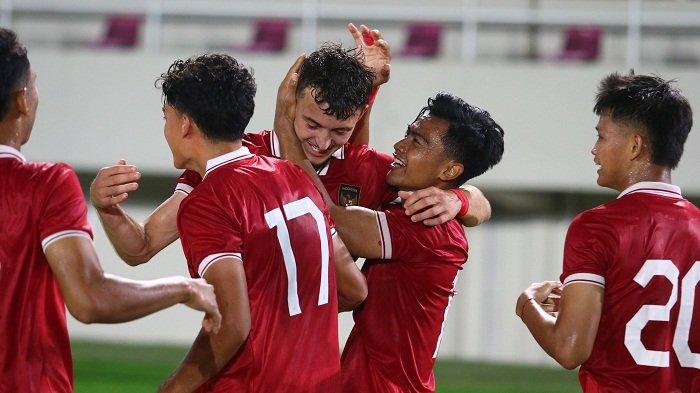 Pemain Timnas Indonesia U-23 Ivar Jenner merayakan gol ke gawang Turkmenistan dalam laga kualifikasi Piala Asia U-23 2024 di Stadion Manahan Solo, Selasa (12/9/2023) malam. Dalam laga tersebut, Indonesia menang 2-0 atas Turkmenistan sekaligus memastikan diri lolos ke putaran final Piala Asia U-23 2024.